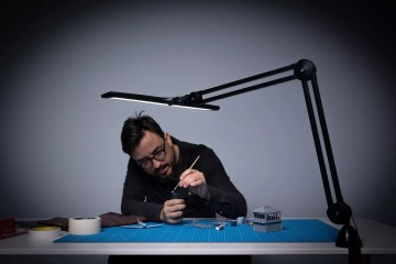 4275 4 daylight lumi task daglichtlamp zwart