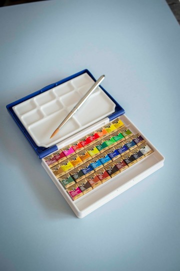 Everycolor34 Holbein artists watercolor palm box